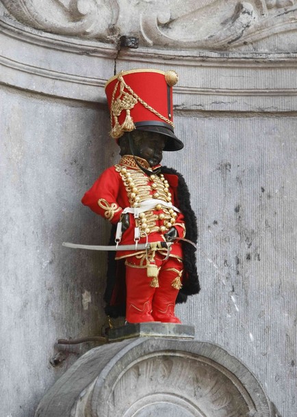 manneken pis_huszarruhaban